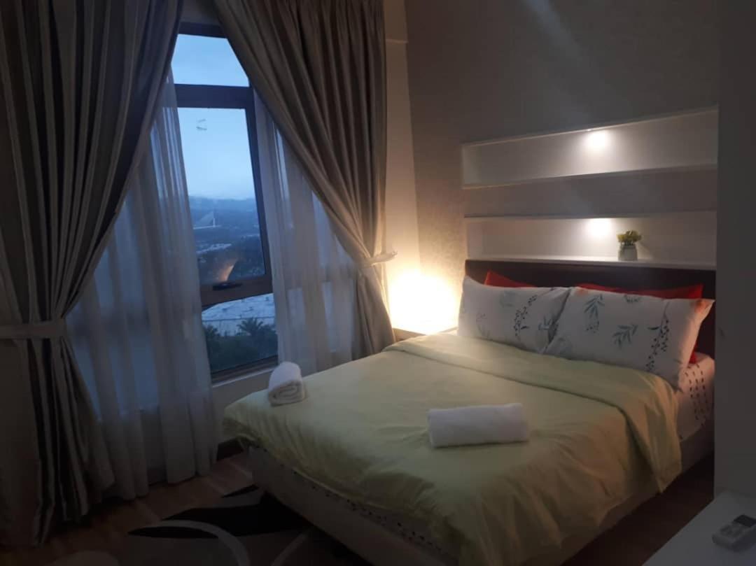 Shaftesbury Residences Free Parking Apartment