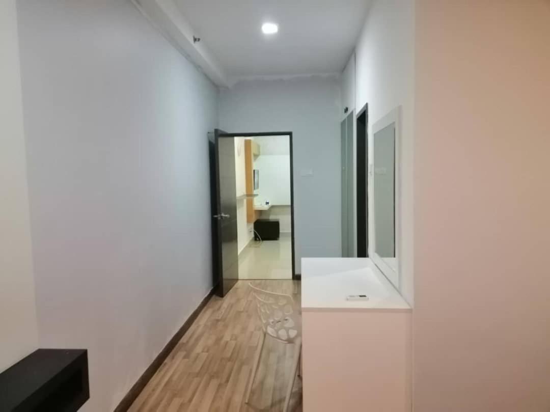 Shaftesbury Residences Free Parking Apartment