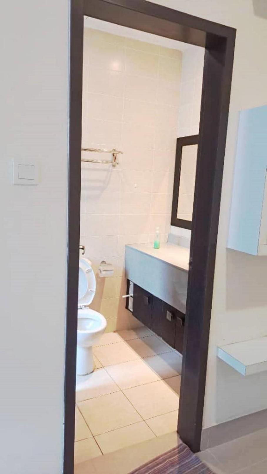 Shaftesbury Residences Free Parking