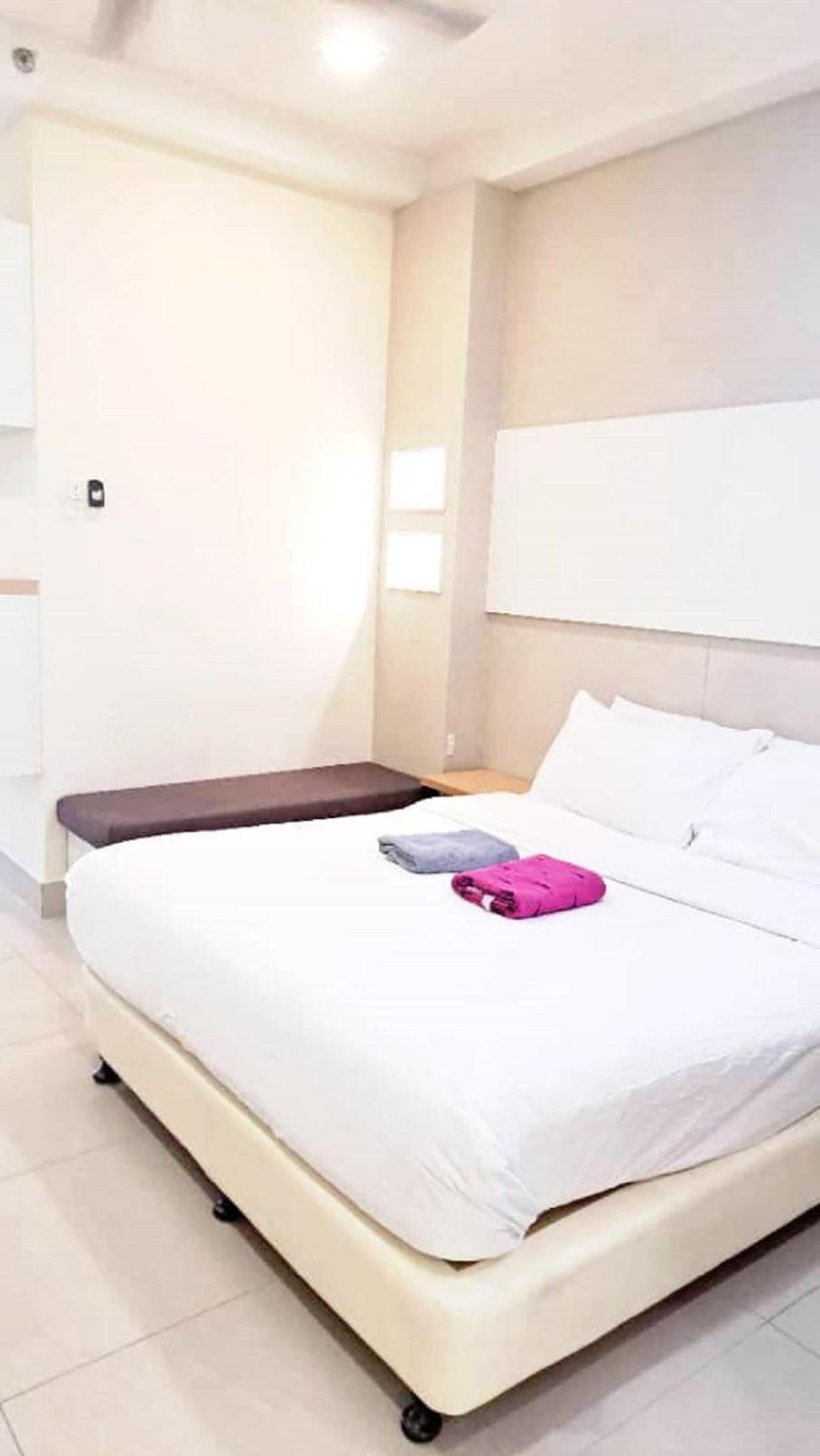 Shaftesbury Residences Free Parking Apartment